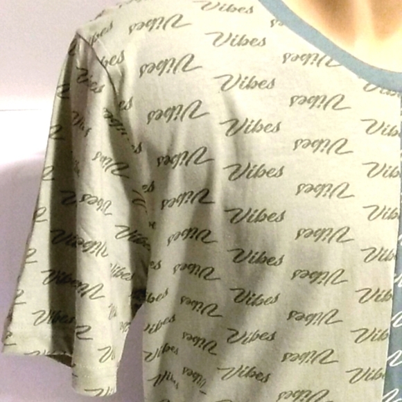 EIGHTY EIGHT VIBES SHORT SLEEVE GRAPHIC TEE SHIRT SIZE LARGE NWOT - Picture 3 of 6